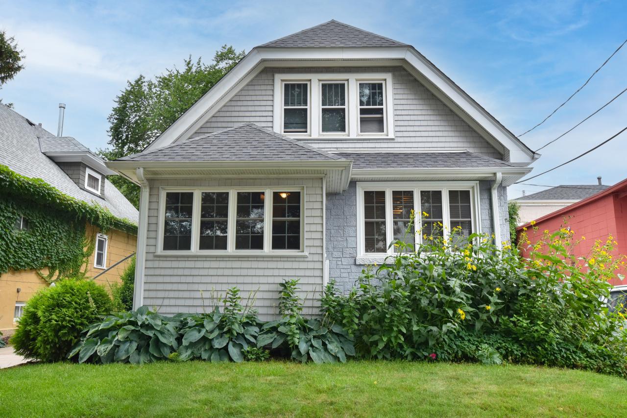 2263 N 70th St, Wauwatosa, WI 53213
