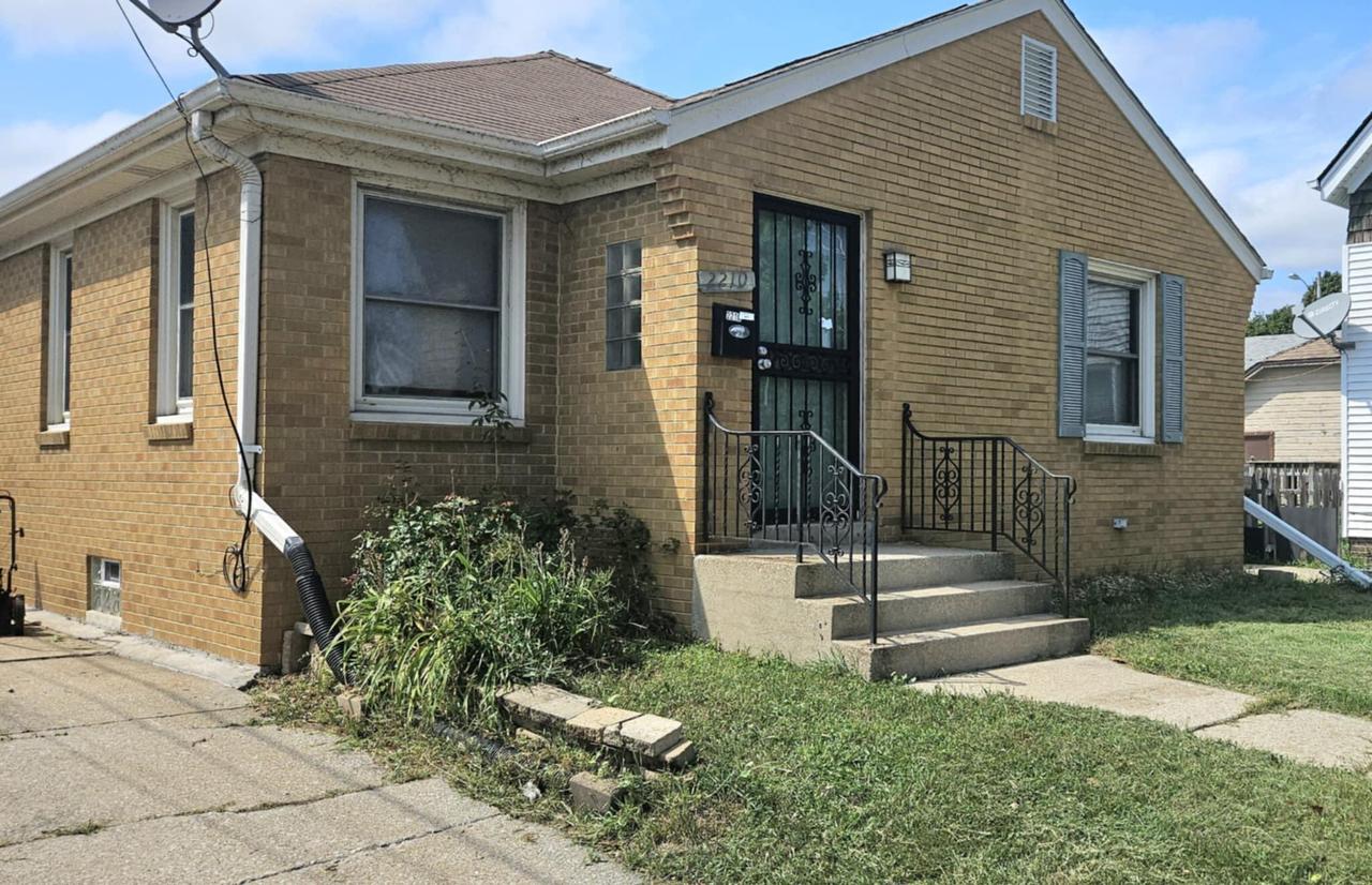 2210 Taylor Ave, Racine, WI 53403