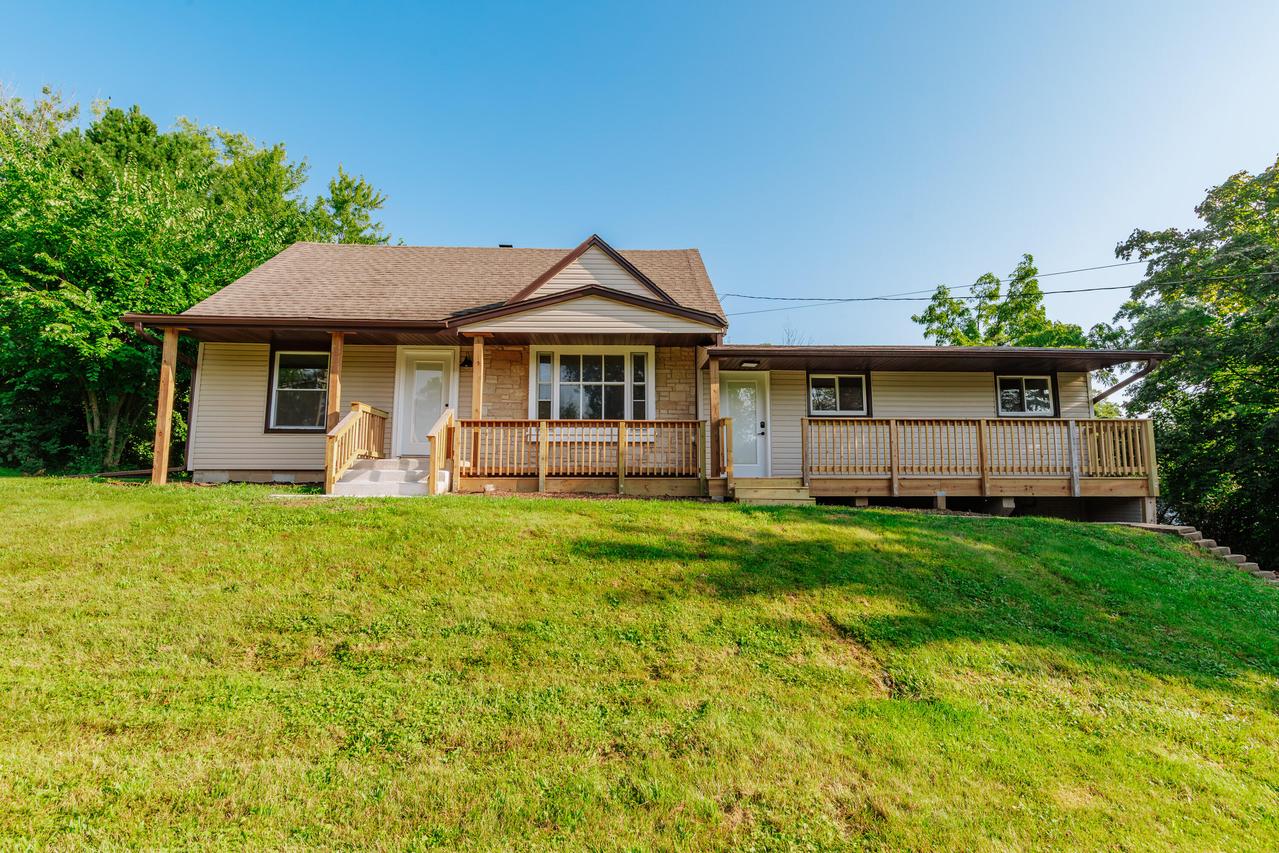 S76W19414 Prospect Dr, Muskego, WI 53150