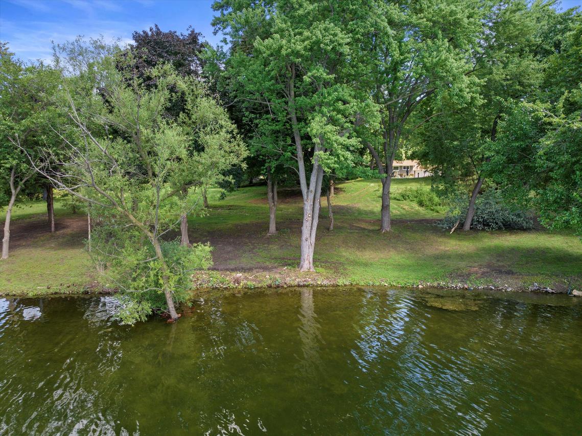 W343N6205 S Bayview Rd #Lt2, Oconomowoc, WI 53066
