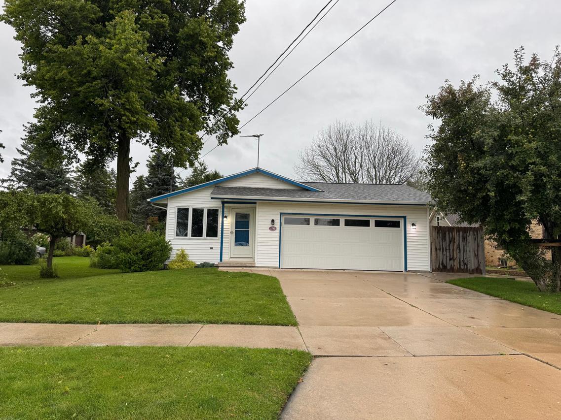 1743 Johnston Dr, Manitowoc, WI 54220