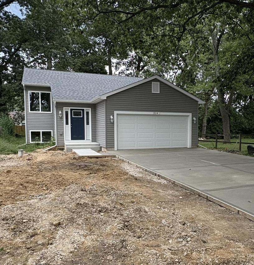 214 S 1st St, Salem Lakes, WI 53170