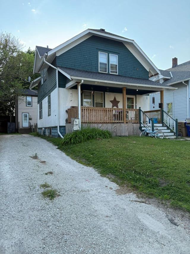 6910 16th Ave #6910 1/2, Kenosha, WI 53143
