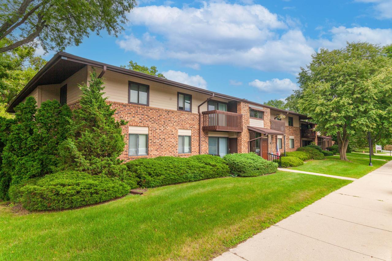 339 Park Hill #C, Pewaukee, WI 53072