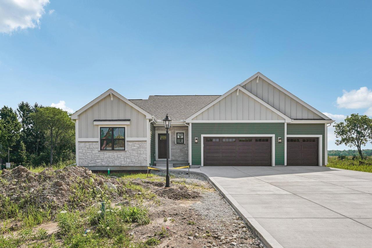 W149N11982 Red Holly Dr, Germantown, WI 53022