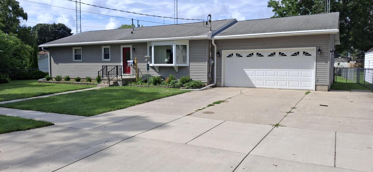 214 Hart St, Watertown, WI 53094