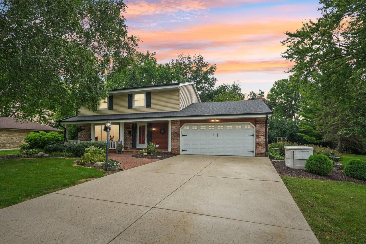 W181N5820 Jackson Dr, Menomonee Falls, WI 53051