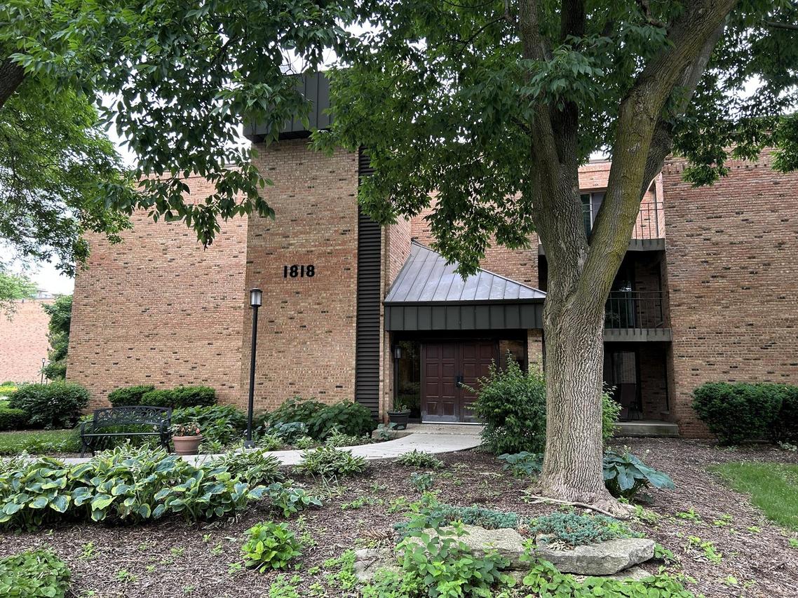 1818 E Shorewood Blvd #310, Shorewood, WI 53211