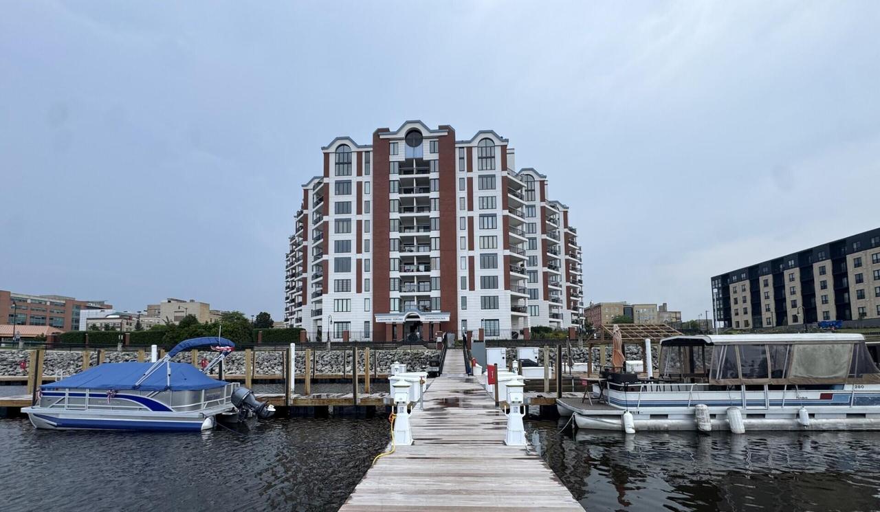 333 Lake Ave #806, Racine, WI 53403