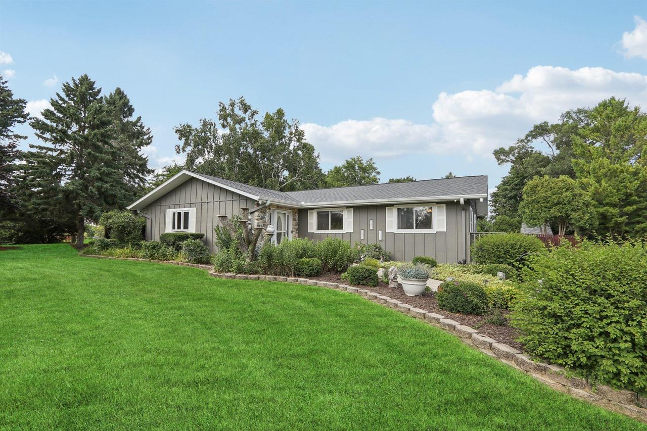 19730 W Imperial Ct, New Berlin, WI 53146