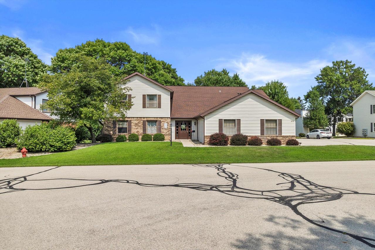 4222 80th Pl #19D, Kenosha, WI 53142