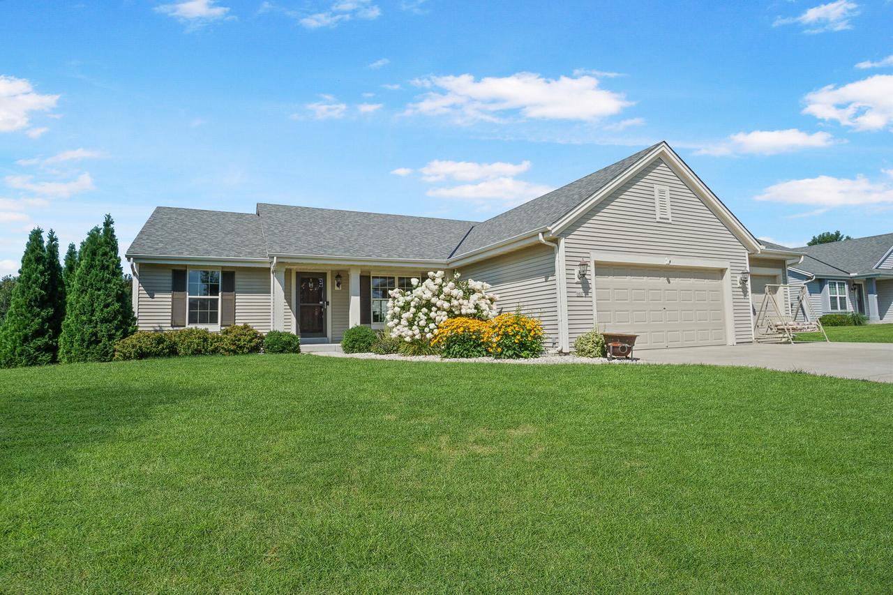 565 Lambert Dr, Slinger, WI 53086