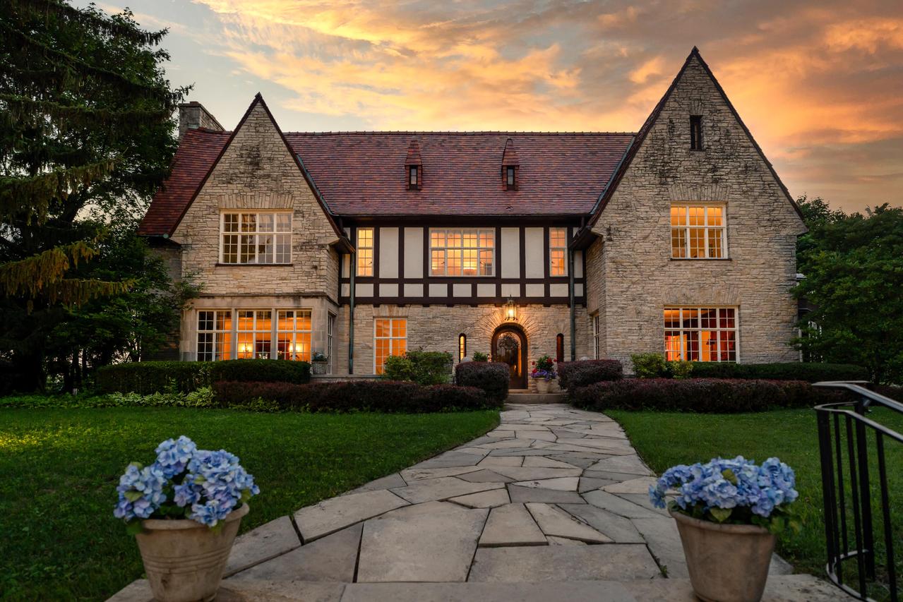 1651 Alta Vista, Wauwatosa, WI 53213