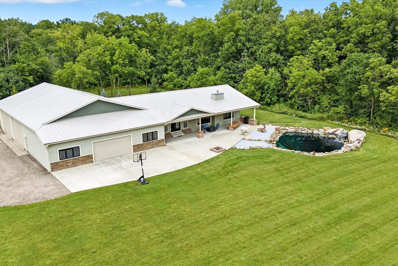 8431 Big Bend, Waterford, WI 53185