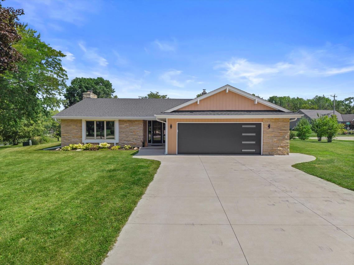 S76W12739 Cambridge Ct, Muskego, WI 53150