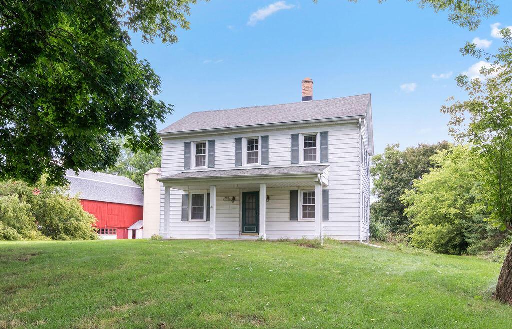 N64W14182 Mill Rd, Menomonee Falls, WI 53051