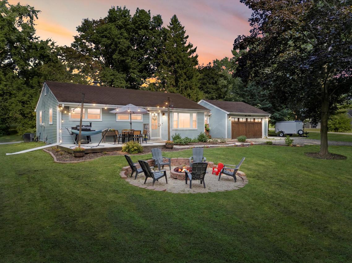 S82W13212 Acker Dr, Muskego, WI 53150