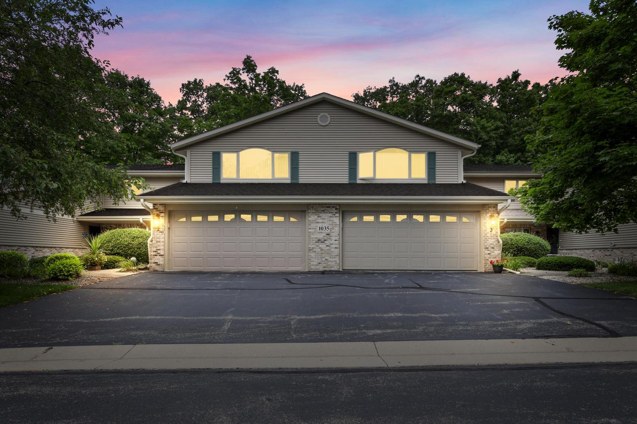 1035 Shadowood Cir #1, West Bend, WI 53095