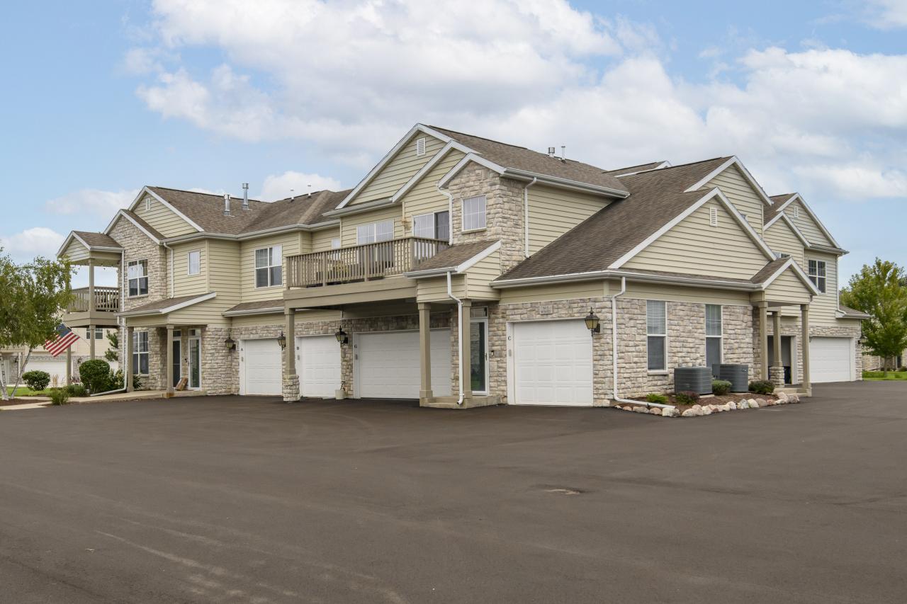 N17W26522 Meadowgrass Cir #D, Pewaukee, WI 53072