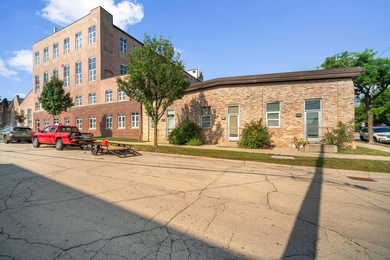 3059 N Weil St #112, Milwaukee, WI 53212
