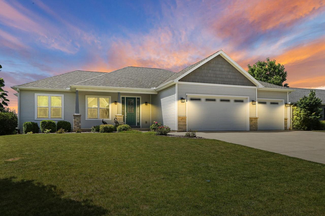 218 Skyline Dr, Lake Geneva, WI 53147