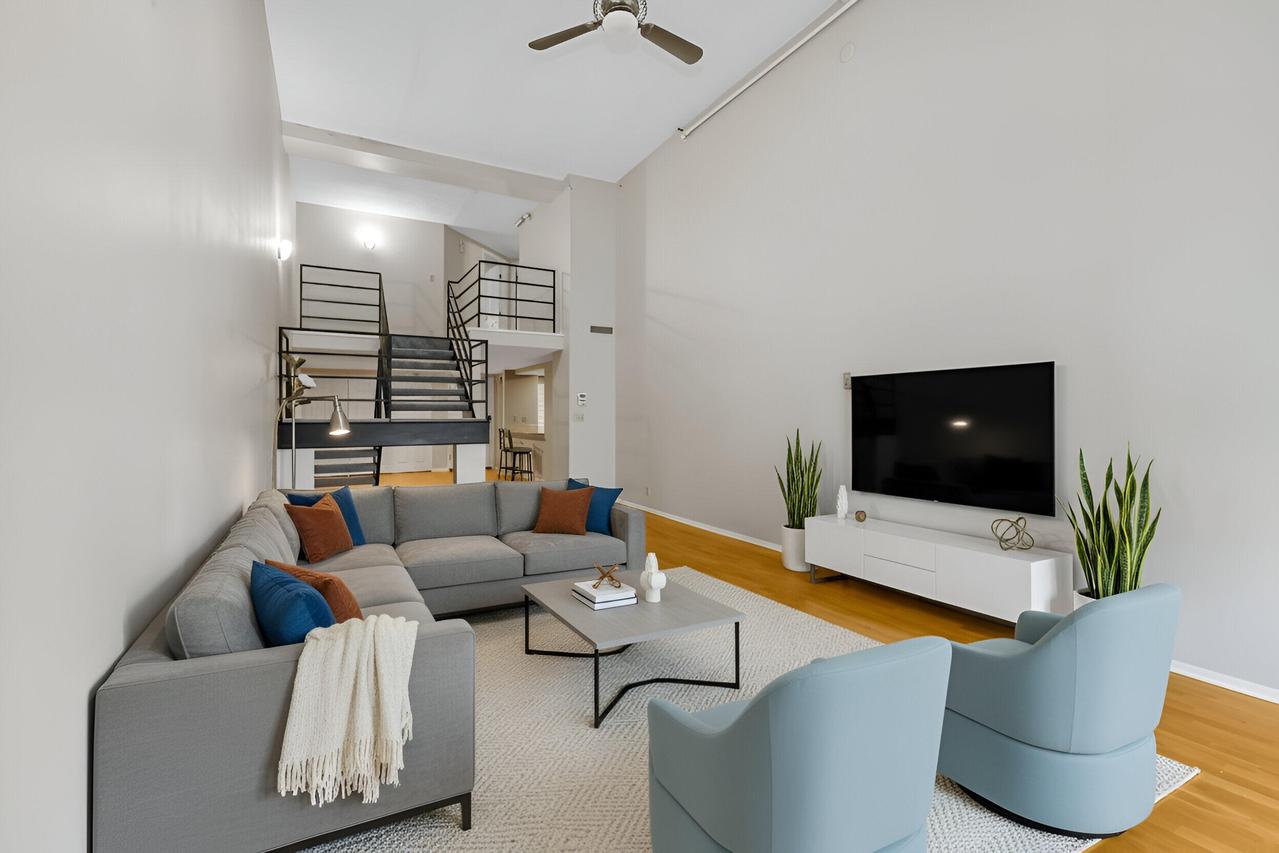 270 E Highland Ave #1023, Milwaukee, WI 53202