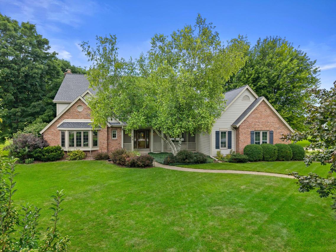 11803 N Lantern Ln, Mequon, WI 53092