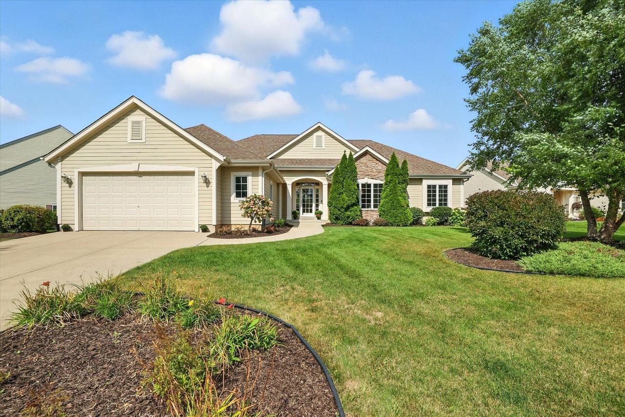 3384 W Yorkshire Cir, Franklin, WI 53132