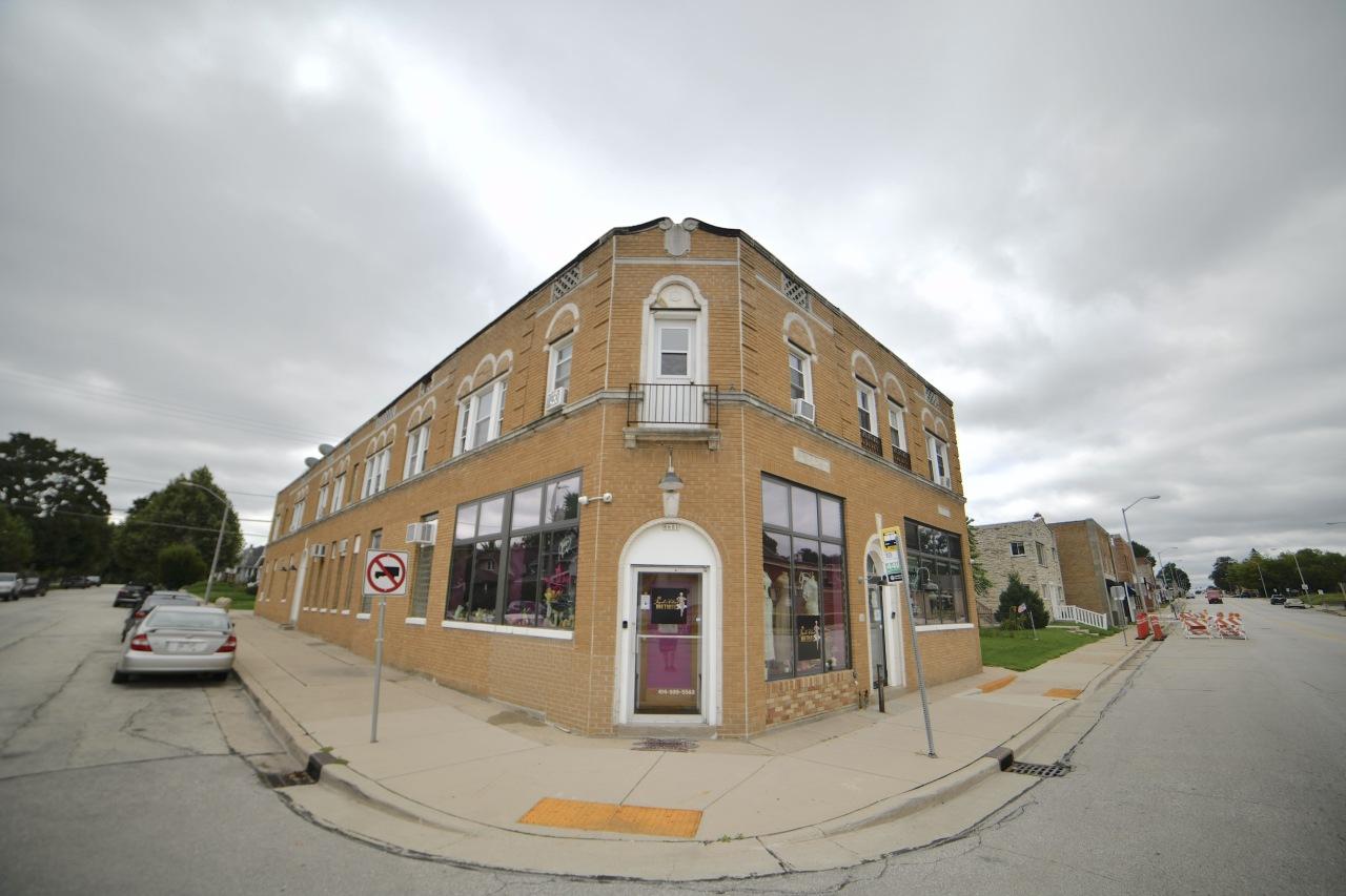 8601 W Greenfield Ave, West Allis, WI 53214