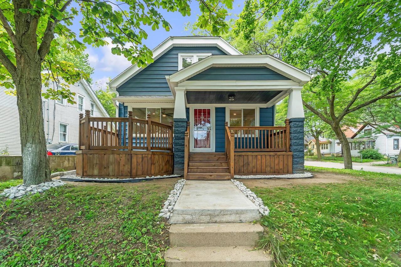2977 N Richards St, Milwaukee, WI 53212