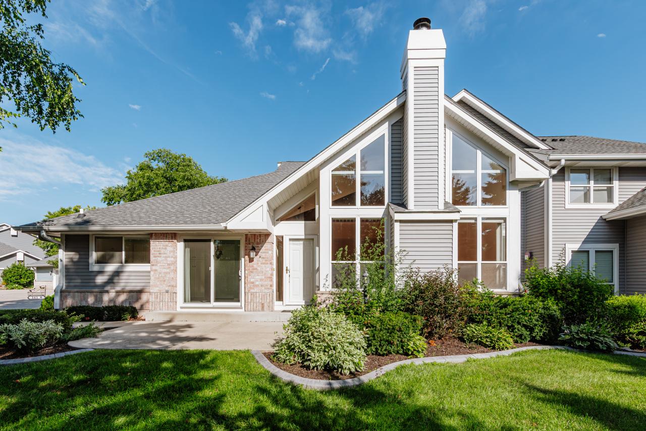 14128 W Waterford Sq., New Berlin, WI 53151