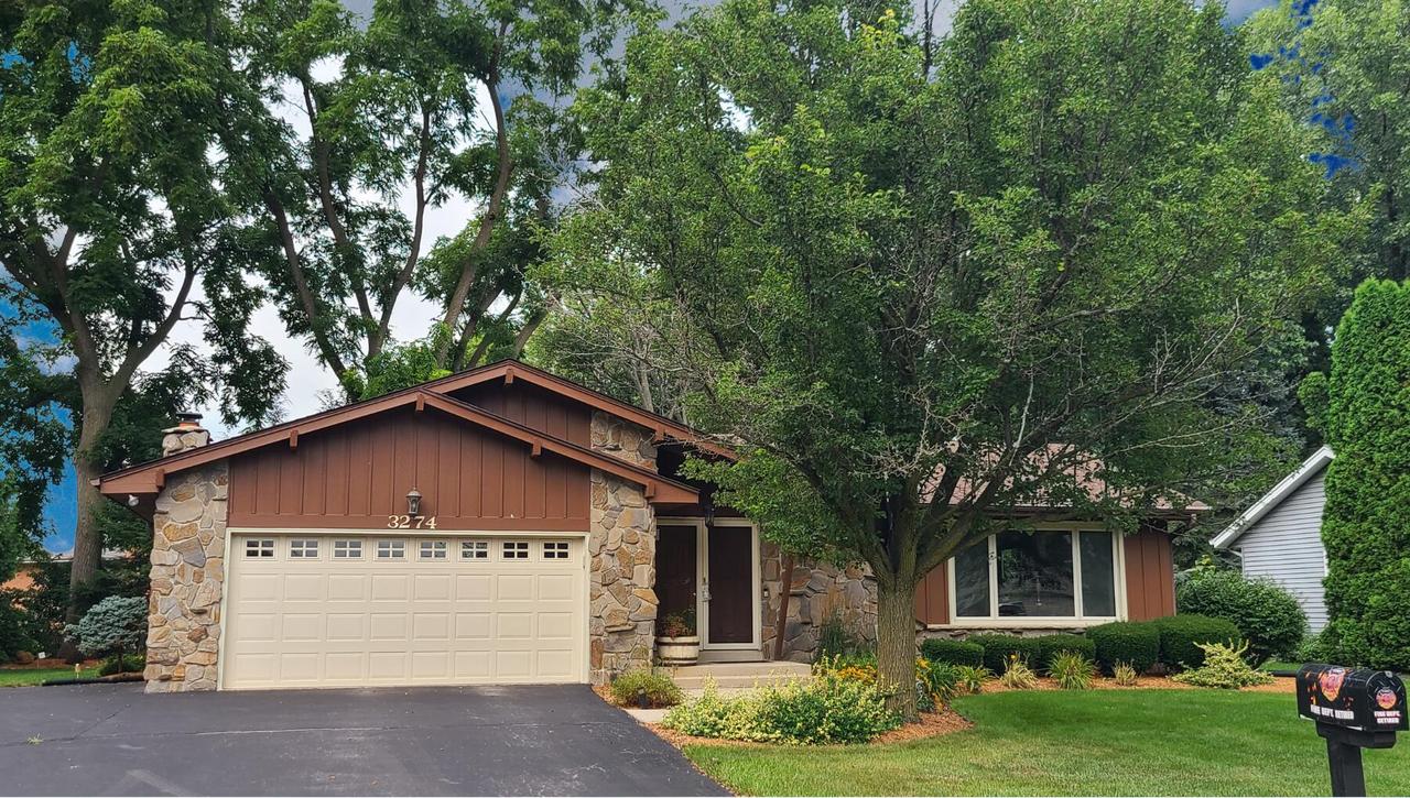 3274 N Elmwood Dr, Elmwood Park, WI 53405