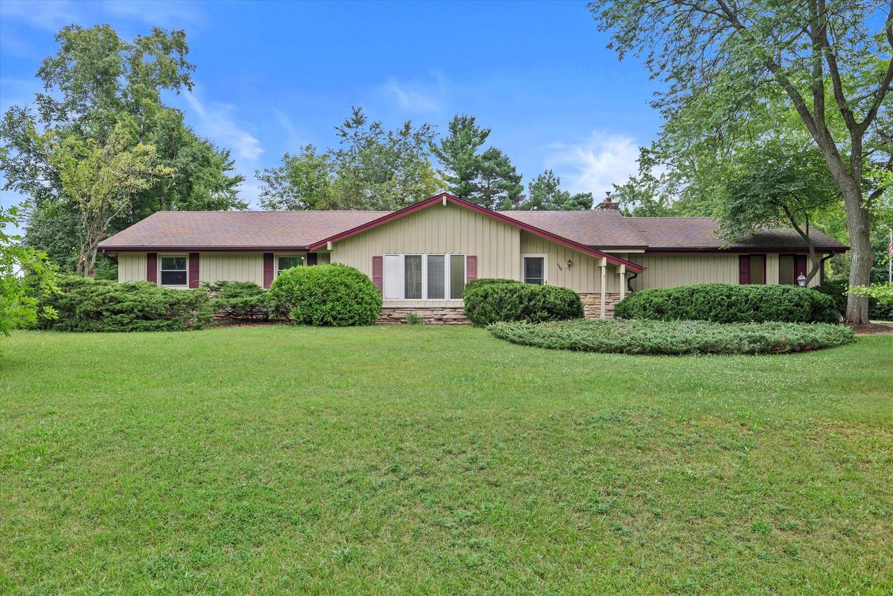1788 Woodsfield Dr, Richfield, WI 53076