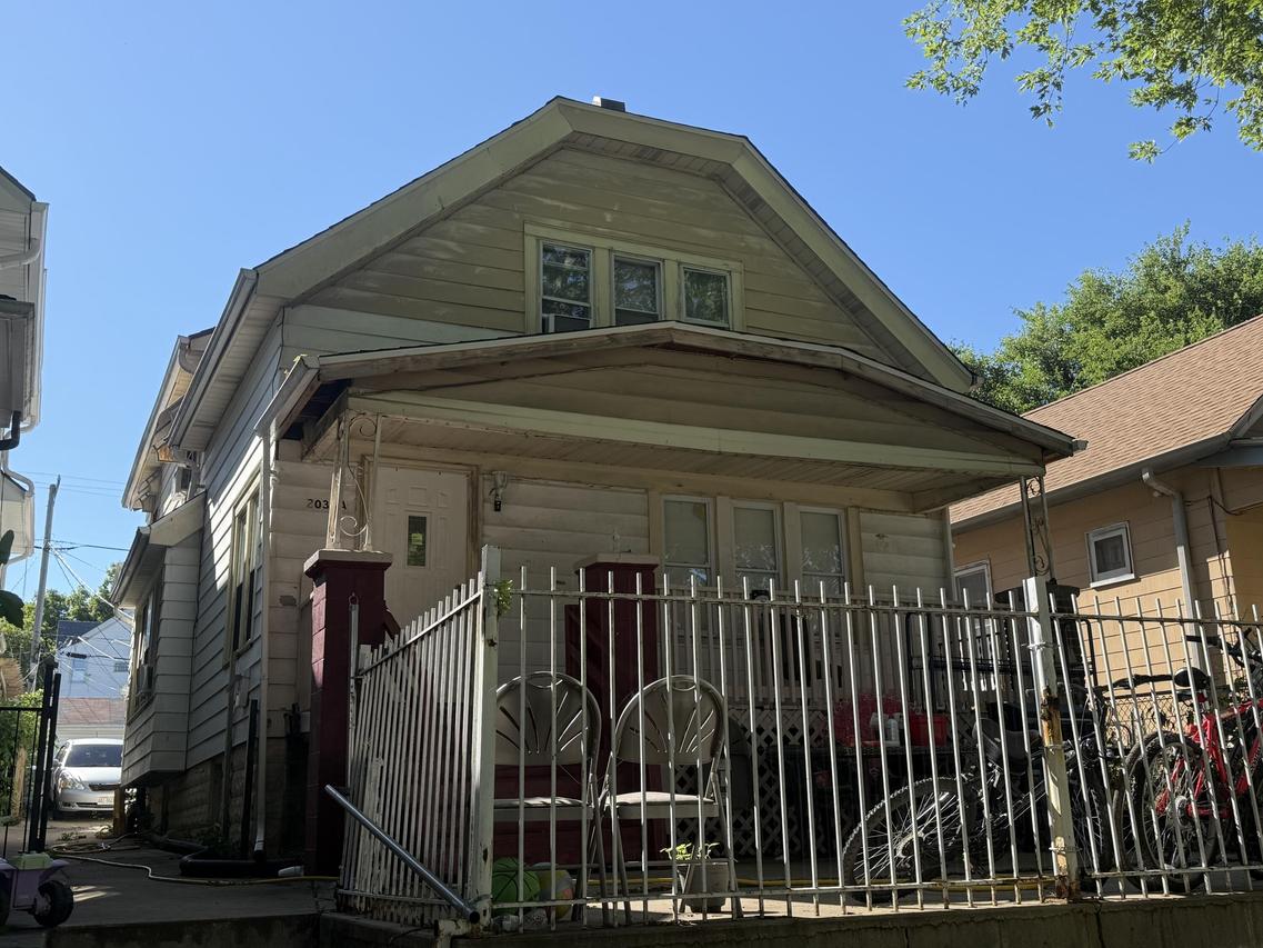 2035 S 7th St., Milwaukee, WI 53204