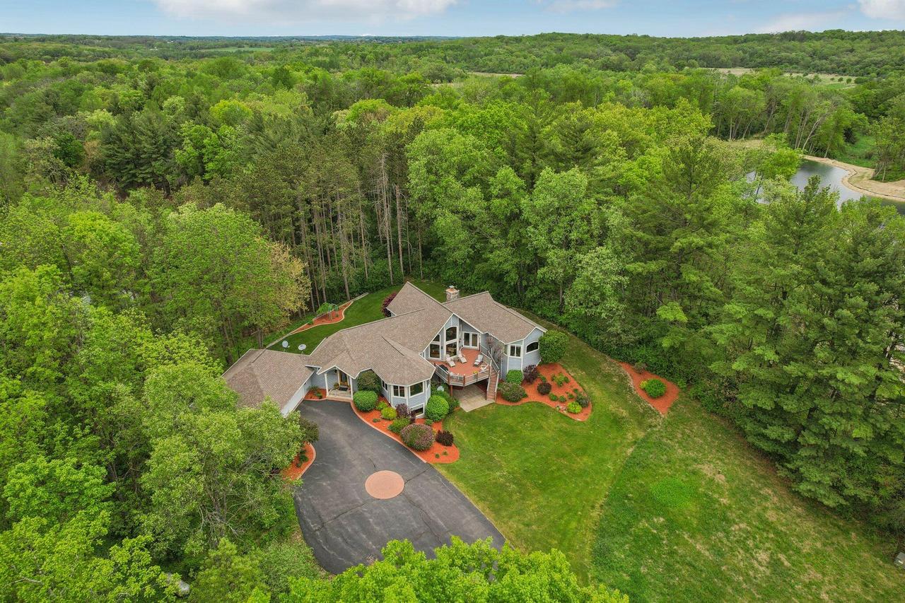 6430 Briarwood Dr, Lyons, WI 53105