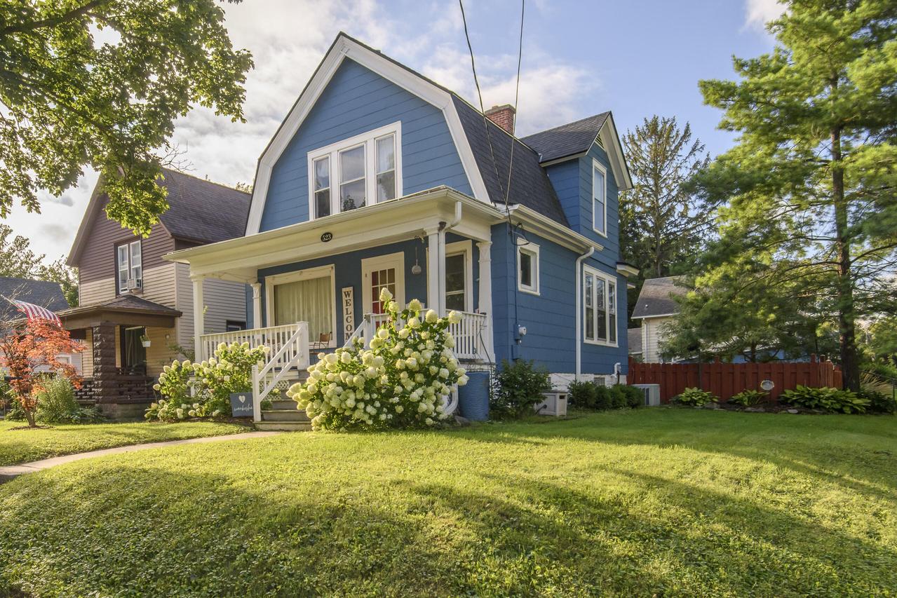 523 W College Ave, Waukesha, WI 53186