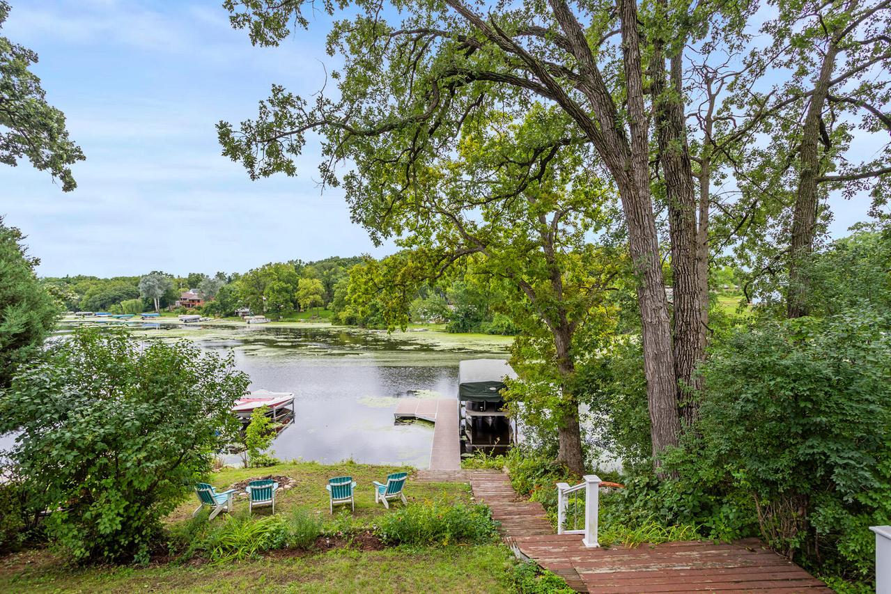 5638 W Peninsula Dr, Waterford, WI 53185