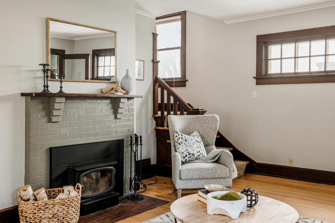 2405 E Stratford Ct, Shorewood, WI 53211