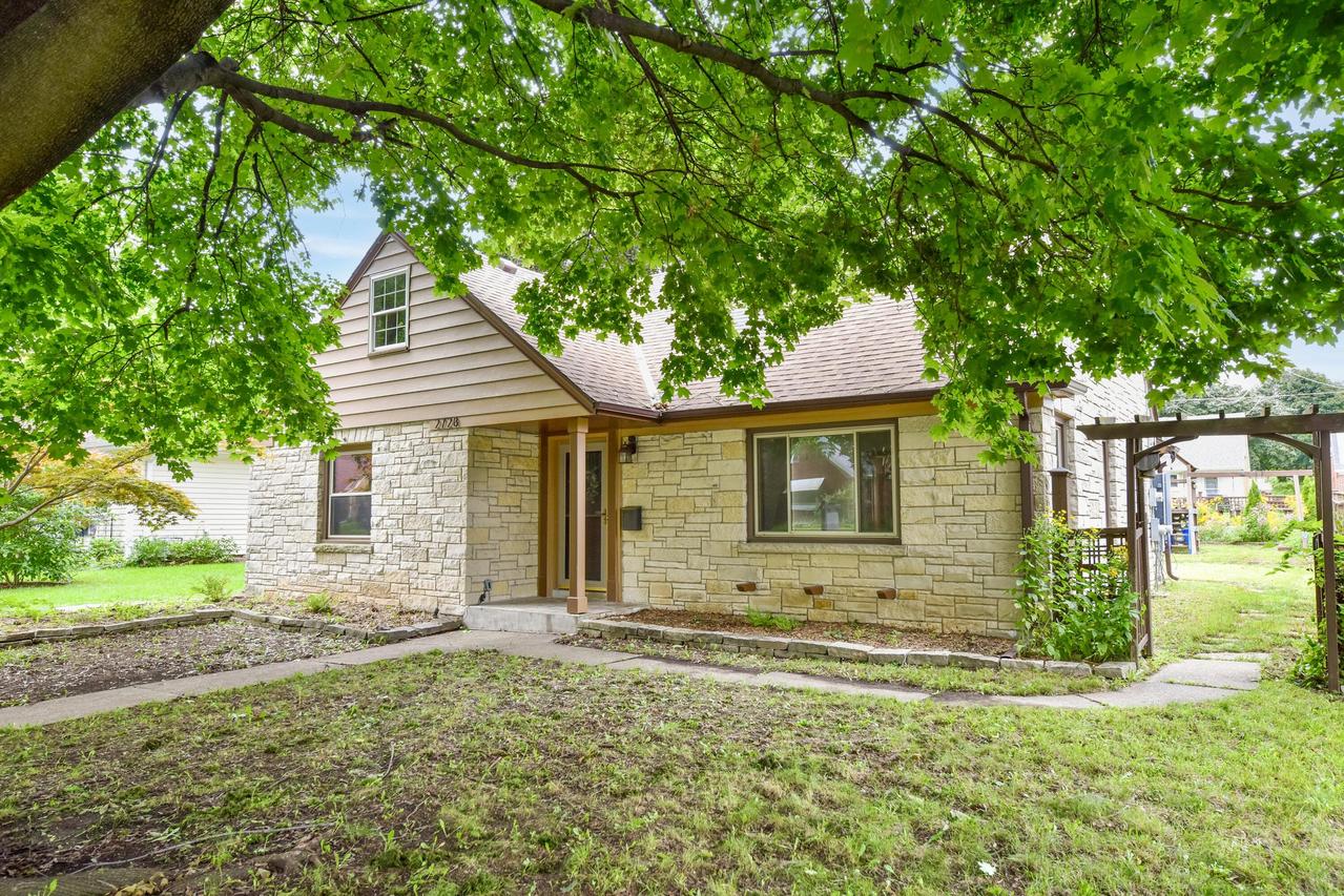 2728 N 90th St, Milwaukee, WI 53222