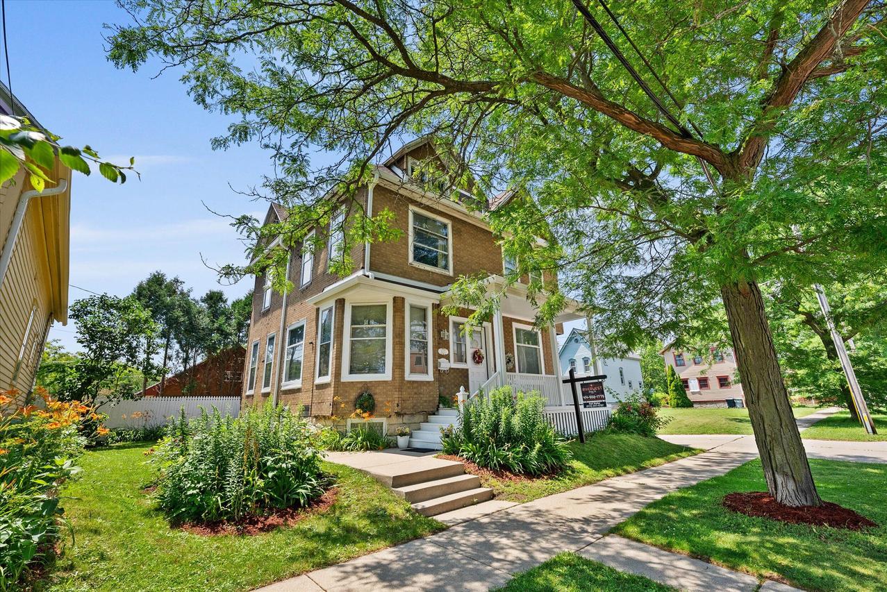 127 E Reservoir Ave, Milwaukee, WI 53212