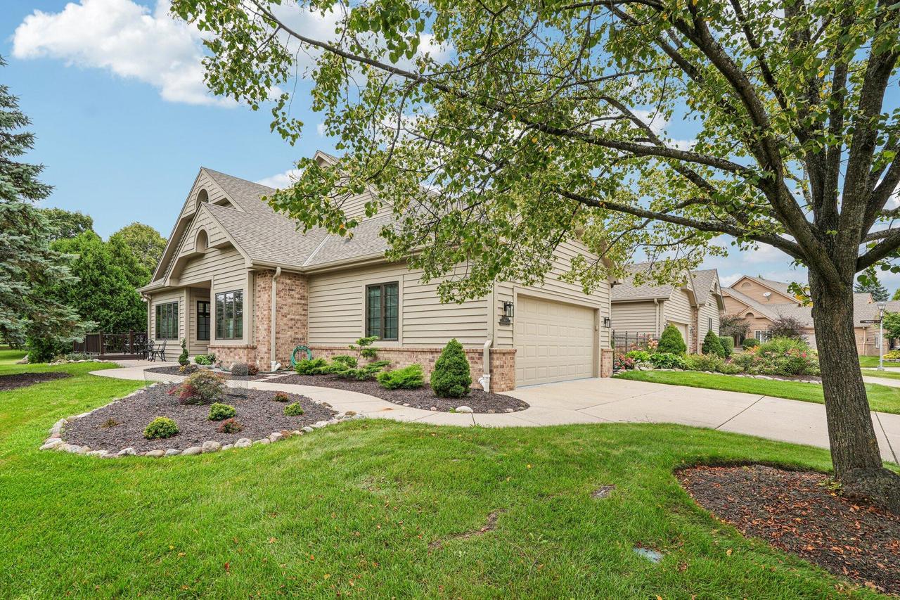 8517 S Country Club, Franklin, WI 53132