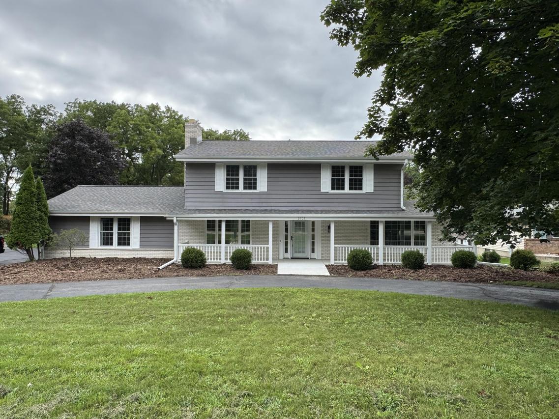 2105 Nagawicka Rd, Delafield, WI 53029
