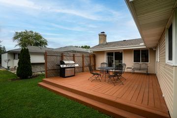 3530 Oakwood Dr, Racine, WI 53406