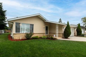 3530 Oakwood Dr, Racine, WI 53406