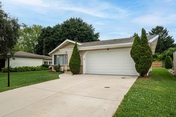 3530 Oakwood Dr, Racine, WI 53406