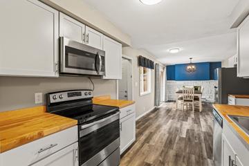 3530 Oakwood Dr, Racine, WI 53406