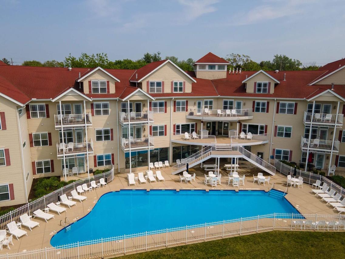 1505 S Shore Dr #203, Delavan, WI 53115