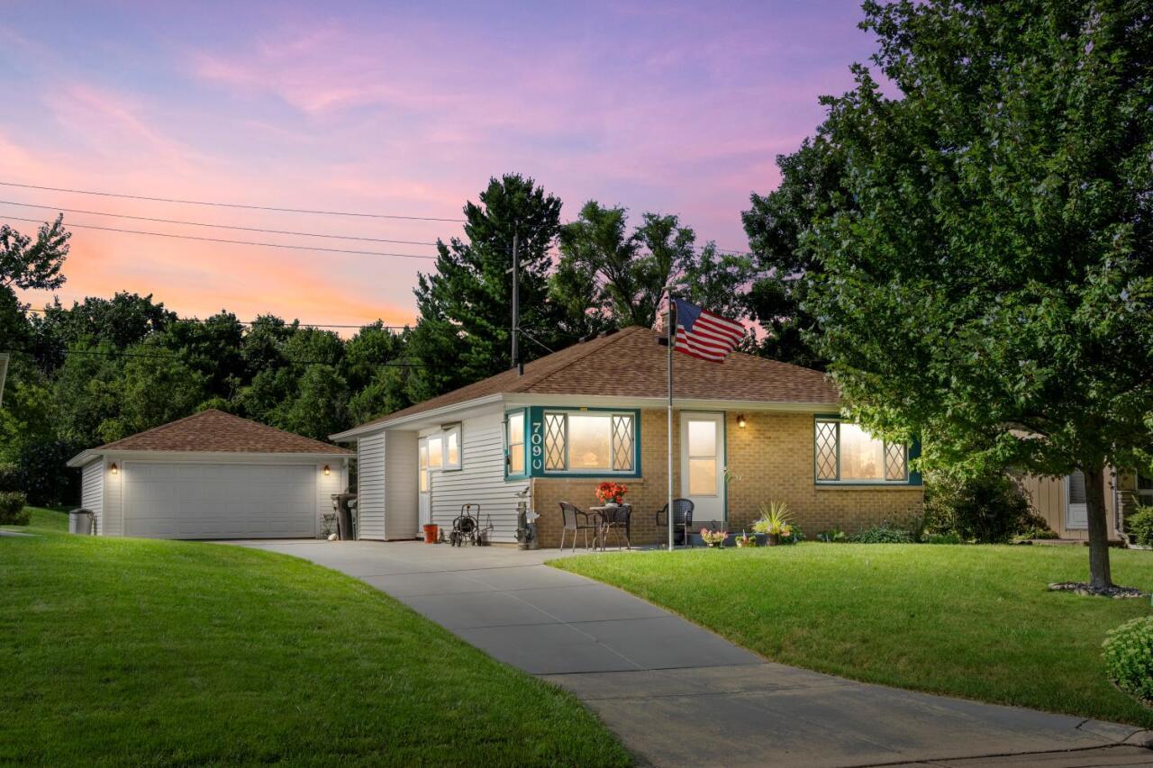 709 Edgewood Ave, South Milwaukee, WI 53172