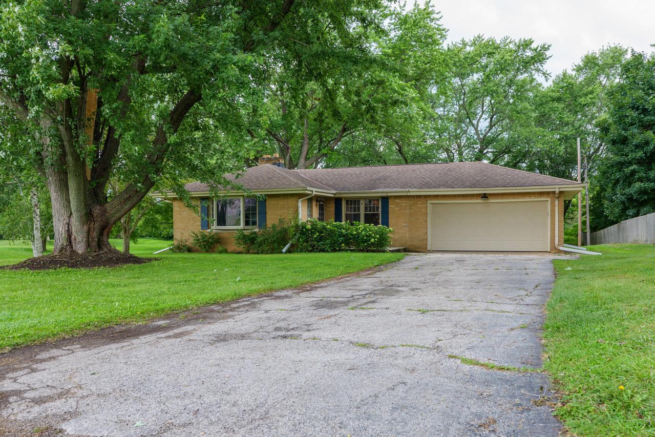 8361 S Pennsylvania Ave, Oak Creek, WI 53154