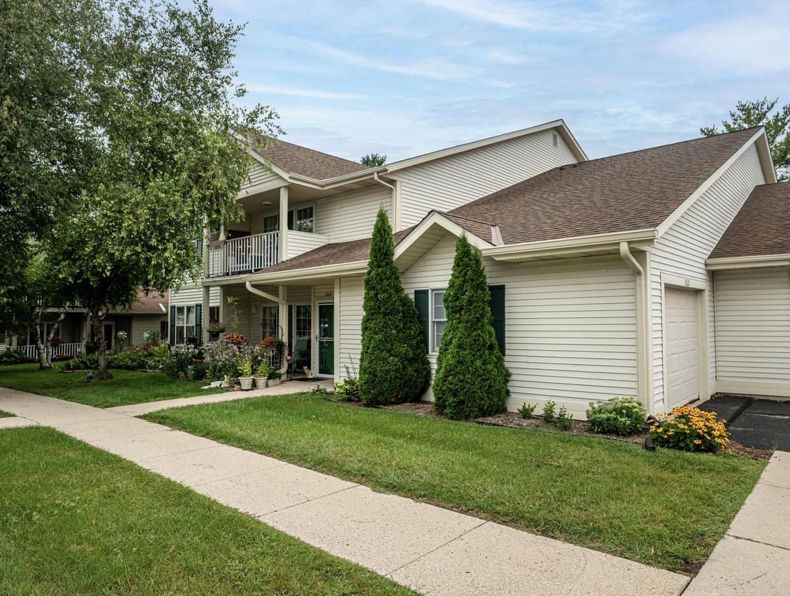 160 Bur Oak Ln #C, Grafton, WI 53024